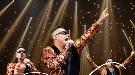 Lee Pashley as Robbie Williams