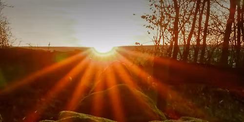 W21 Erlebe den Sonnenaufgang am Astronomischen Steinzeitkalender mit Typisch Westerwald!