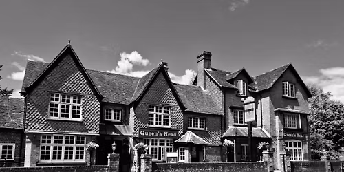 THE QUEENS HEAD GHOST HUNT & BUFFET