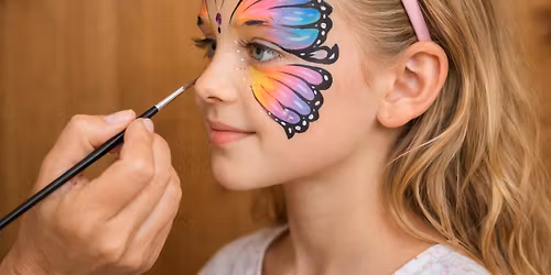 Kinderschminken im NAWAREUM