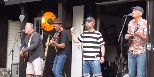 Onkel Tuka \/\/ Under Kastanjetreet \/\/ Villa Sole