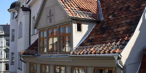 CAF\u00c9 INTERNATIONAL