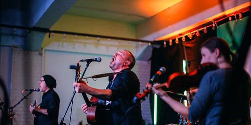 Live im Caf\u00e9 Eden in Bochum