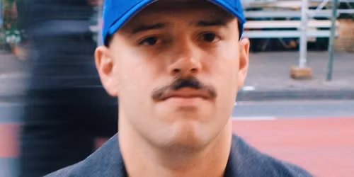 Angelo Colina (In Spanish)