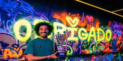 UV 18 hole NEON minigolf & bar LIsbon