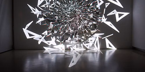Ausstellung: Lichtobjekte und Projektionen von L\u00e1szl\u00f3 Zsolt Bordos