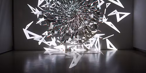 Ausstellung: Lichtobjekte und Projektionen von L\u00e1szl\u00f3 Zsolt Bordos