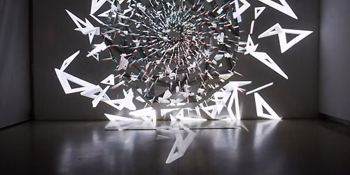 Ausstellung: Lichtobjekte und Projektionen von L\u00e1szl\u00f3 Zsolt Bordos