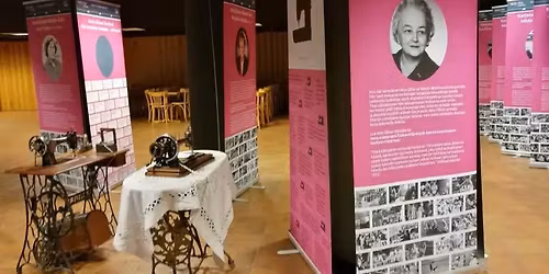 Karjalaiset pit\u00e4j\u00e4- ja sukumarkkinat Karjalatalolla