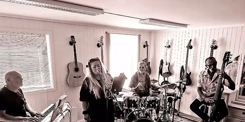 Half Moon + Power Trio \/\/ 2-band + Jam p\u00e5 Jensemann \/\/ Luxemburg Scene