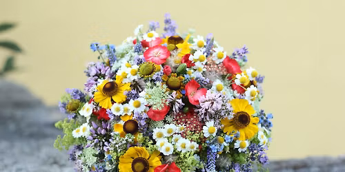 L\u00e9to v zahrad\u011b: workshop pod veden\u00edm floristky Hany Kindelmannov\u00e9 \u0160ebestov\u00e9