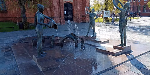 Kunsthandwerkermarkt - Kirchenvorplatz in Warnem\u00fcnde