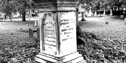 Graveyard Shift : listen parrty