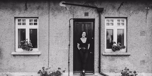 Holly Carter (duo) at Nelly's, Stratford Upon Avon  