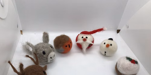 Making Felt Christmas Baubles Workshop
