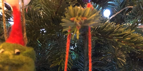 Making Felt Christmas Baubles