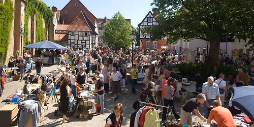 FLOHMARKT auf dem Johanniskirchhof