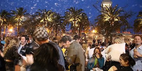 SF Valentine's Day PILLOW FIGHT!!