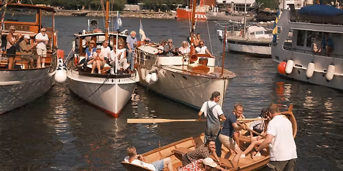 Sj\u00f6s\u00e4ttning med B\u00e5tbyggarlinjen p\u00e5 Skeppsholmen