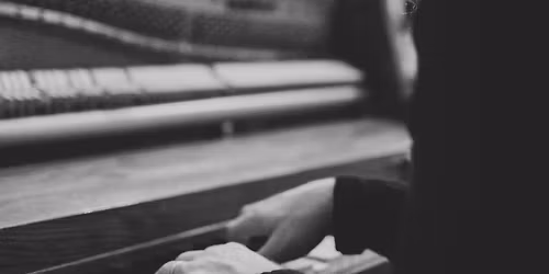 Early Show: Aidan Miller 