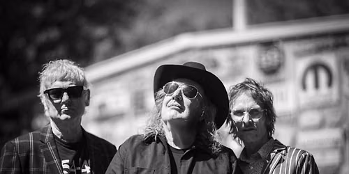 Drivin\u2019 n\u2019 Cryin\u2019 - Crushing Flowers Tour
