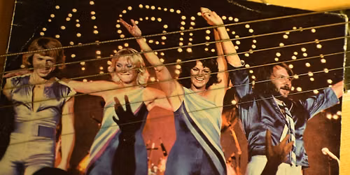 Jersie Sognehus 25 \u00e5r: ABBA Sing-Along med Gitte Degn og Kasper Daugaard