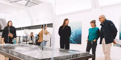 Visite guid\u00e9e de l'exposition uncharted par la curatrice & des invit\u00e9\u00b7es scientifiques