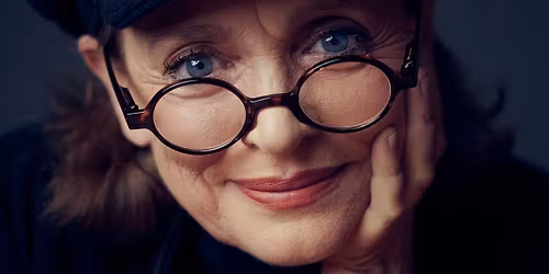 Katharina Thalbach liest \u201eMiss Merkel. Mord auf dem Friedhof\u201c