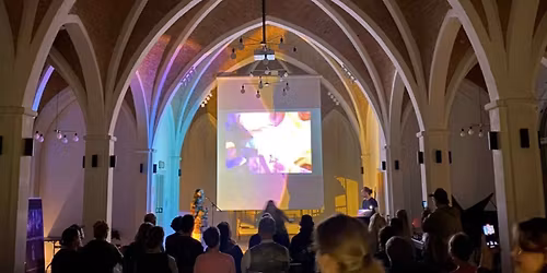 An Evening in Neon: Listening party, udstilling og intimkoncert