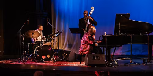 Cyrus Chestnut plays Vince Guaraldi