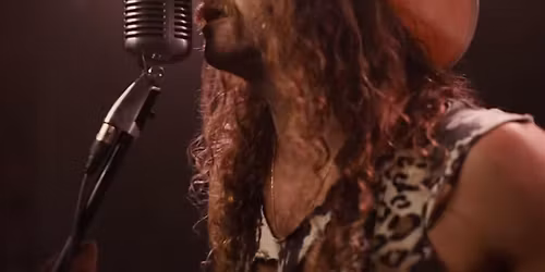 Andy Thomas in concert at Callaghans!