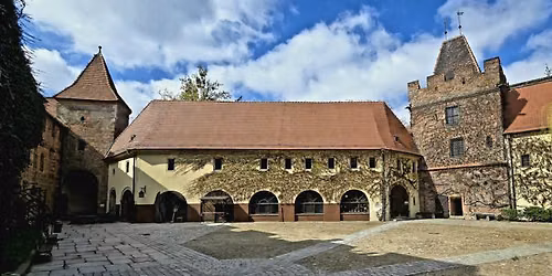 Trzy zamki piastowskiego Wroc\u0142awia. Zwiedzanie z przewodnikiem