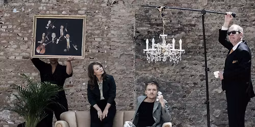 Wiener Blond: Another Night At The Park