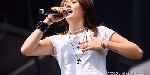 Hilary Duff, La Roux & Jade LeMac - Dublin