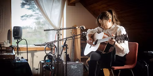 Josienne Clarke & The Deluded - Far From Nowhere Tour