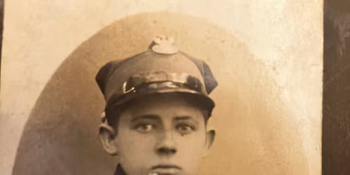 Marc\u00f3wka, czyli Przedwio\u015bnie Panie Sier\u017cancie! Uliczniaki znowu rozrabiaj\u0105.