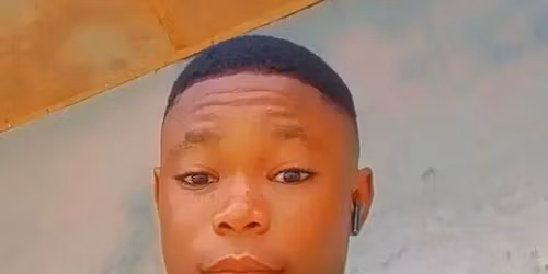 Ayua sunkiss Collins