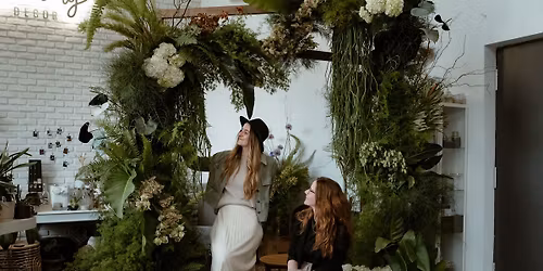 NWD x BLOOM Flowers and Design Masterclass: esk\u00fcv\u0151k \u00e9s rendezv\u00e9nyek vir\u00e1gai - IND\u00cdT\u00d3 csoport (kezd\u0151)