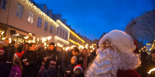 \u00c5bning af Jul i Viborg 2025. V\u00e6r med n\u00e5r lysene t\u00e6ndes.