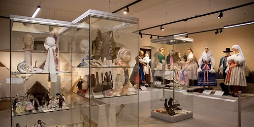 Putov\u00e1n\u00ed za kr\u00e1sou. \u017divot a d\u00edlo Ji\u0159iny Kr\u00e1lov\u00e9 