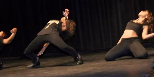 COMFORTABLE IN THE BALCONY