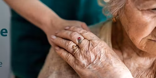 Zwischenmenschliche Begegnung und emotionale Belastung in der Pflege