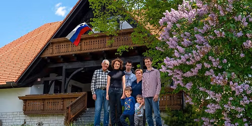 Tematsko vodenje: Dru\u017einske urice na Turisti\u010dni kmetiji Apat