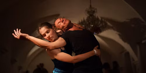 KonTango d\u017eem \/ ConTango Jam (VE\u010cER TANE\u010cN\u00cd IMPROVIZACE \/ DANCE IMPROV EVENING)