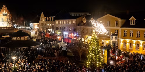 Juletr\u00e6st\u00e6nding p\u00e5 Torvet