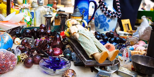 Loppemarked for B\u00f8rn