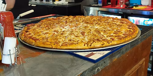 Hilligan's 30-Inch Pizza Challenge w\/ Eli Lessig in Bowling Green, Kentucky!!