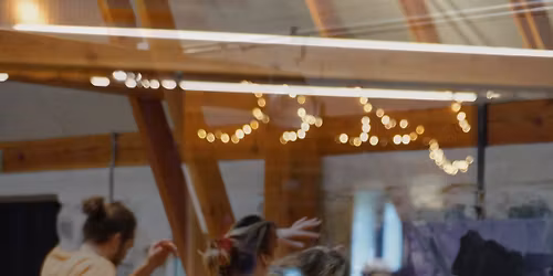 Shake the Dust\/\/Turkis