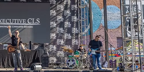 Starcrush is back: Looney's Pub in Perry Hall!