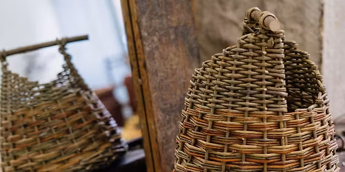 Weave a Round Asymmetric Basket with Wood Handle Workshop